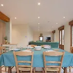 4 Bedroom Cozy In Valorbiquet