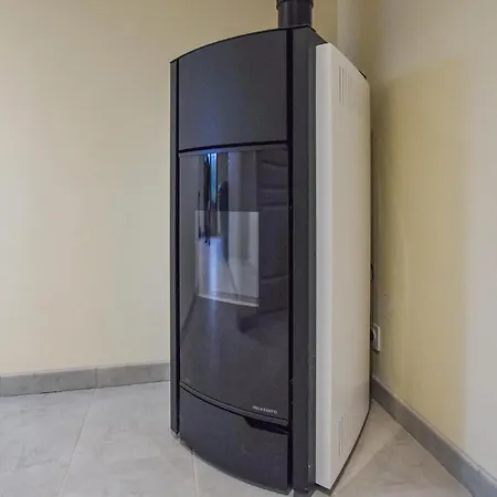 4 Bedroom Gorgeous In Valorbiquet Saint-Julien-de-Mailloc