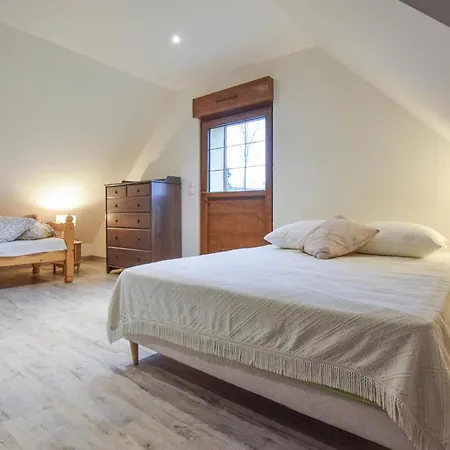 4 Bedroom Gorgeous In Valorbiquet * Saint-Julien-de-Mailloc