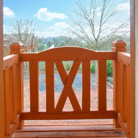 4 Bedroom Gorgeous In Valorbiquet * Saint-Julien-de-Mailloc