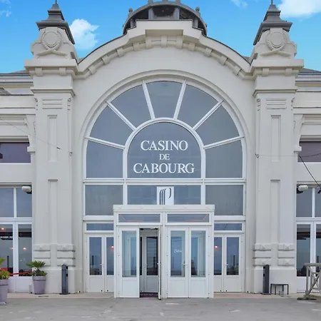 Σπίτι διακοπών 4 Bedroom Gorgeous In Valorbiquet Saint-Julien-de-Mailloc