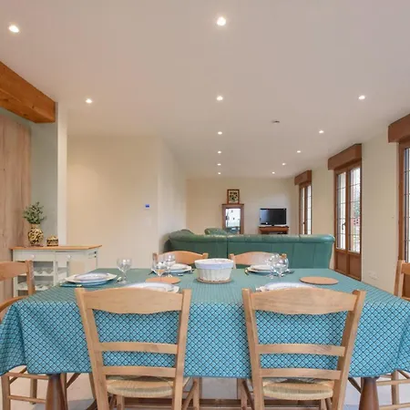 4 Bedroom Gorgeous In Valorbiquet