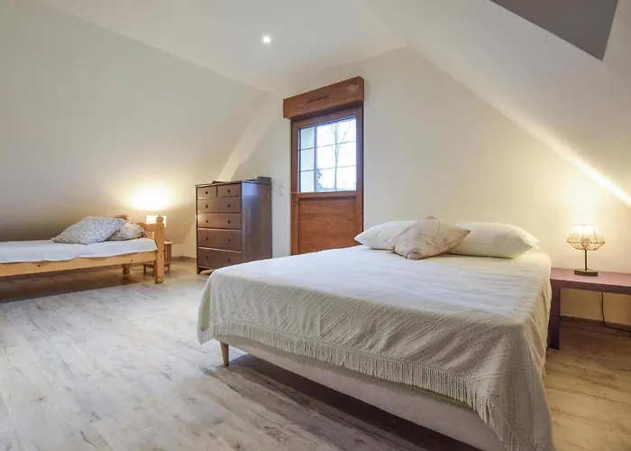 4 Bedroom Gorgeous In Valorbiquet * Saint-Julien-de-Mailloc