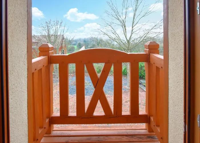 4 Bedroom Gorgeous In Valorbiquet * Saint-Julien-de-Mailloc