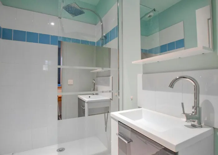 4 Bedroom Gorgeous In Valorbiquet * Saint-Julien-de-Mailloc