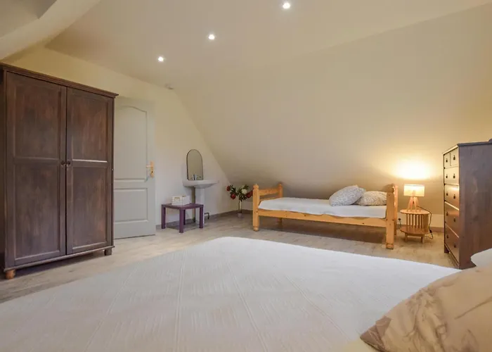 4 Bedroom Gorgeous In Valorbiquet Feriehus