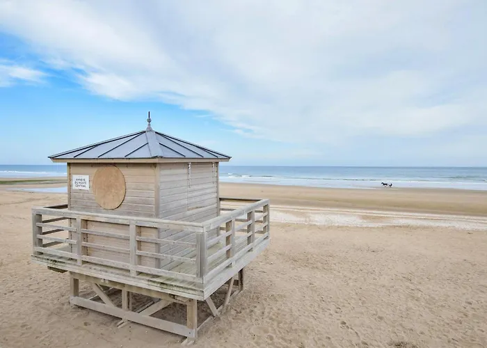 4 Bedroom Gorgeous In Valorbiquet Saint-Julien-de-Mailloc