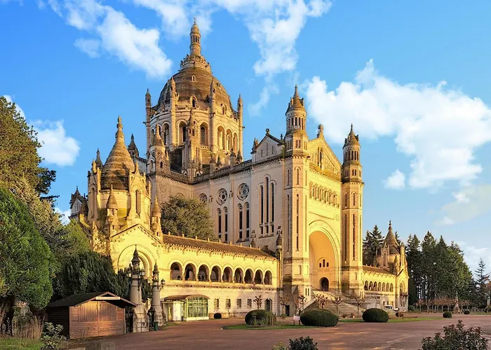 4 Bedroom Gorgeous In Valorbiquet Saint-Julien-de-Mailloc